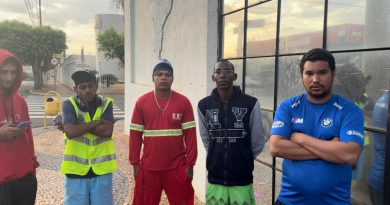 Crise na Coleta de Lixo em Santa Fe do Sul: Funcionários Protestam após Demissões em Massa.
