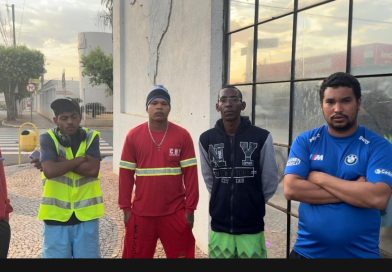 Crise na Coleta de Lixo em Santa Fe do Sul: Funcionários Protestam após Demissões em Massa.