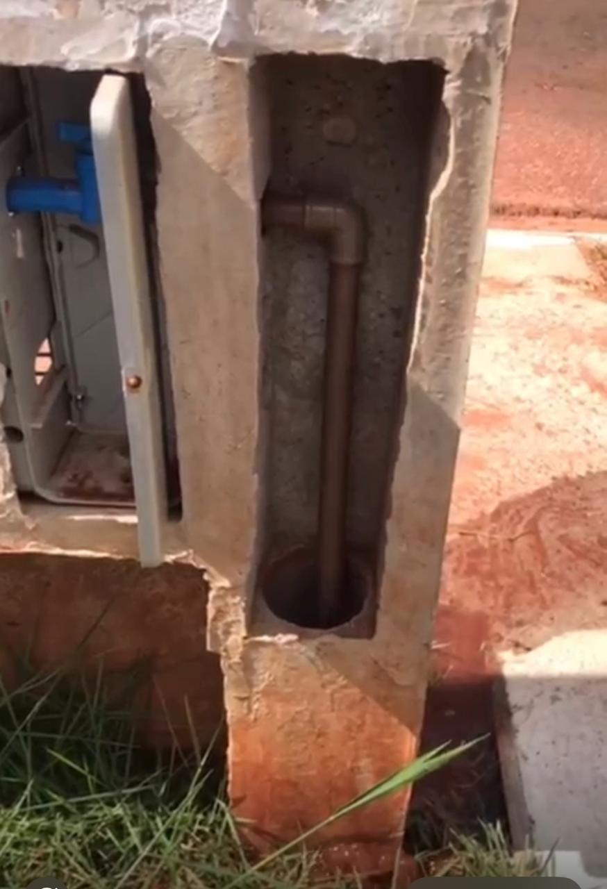 Moradores de Santa Fé do sul, protestam contra qualidade das casas.