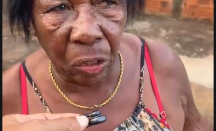 DESCASO: Moradora denuncia lixo jogado em local proibido em frente à residência na Rua 18