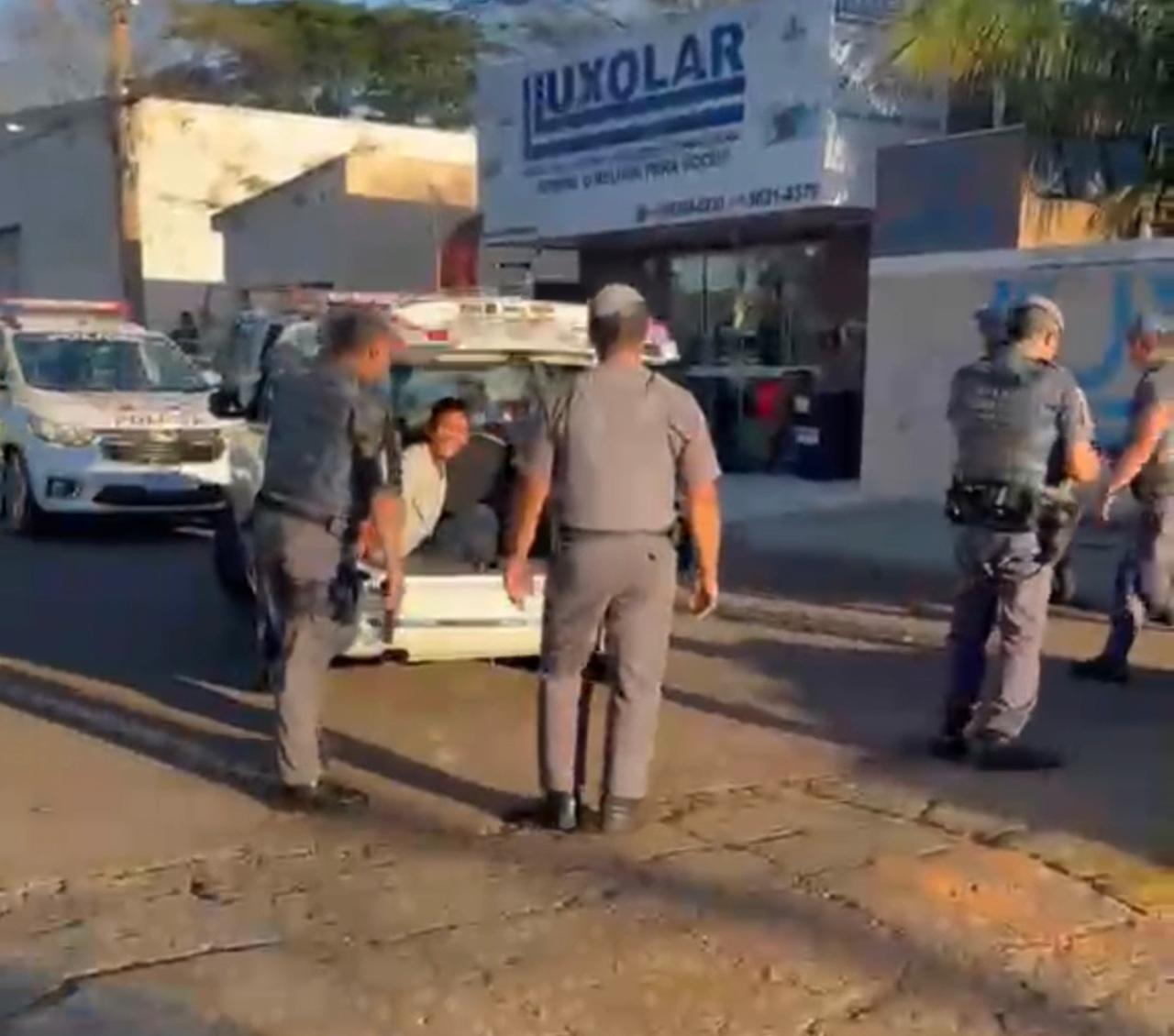 PM recupera moto furtada e prende suspeitos procurados por tentativa de homicídio