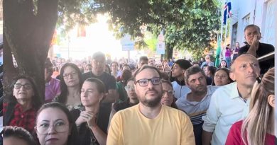 Empresários de Jales fazem ato na Praça do Jacaré contra taxa de publicidade considerada abusiva