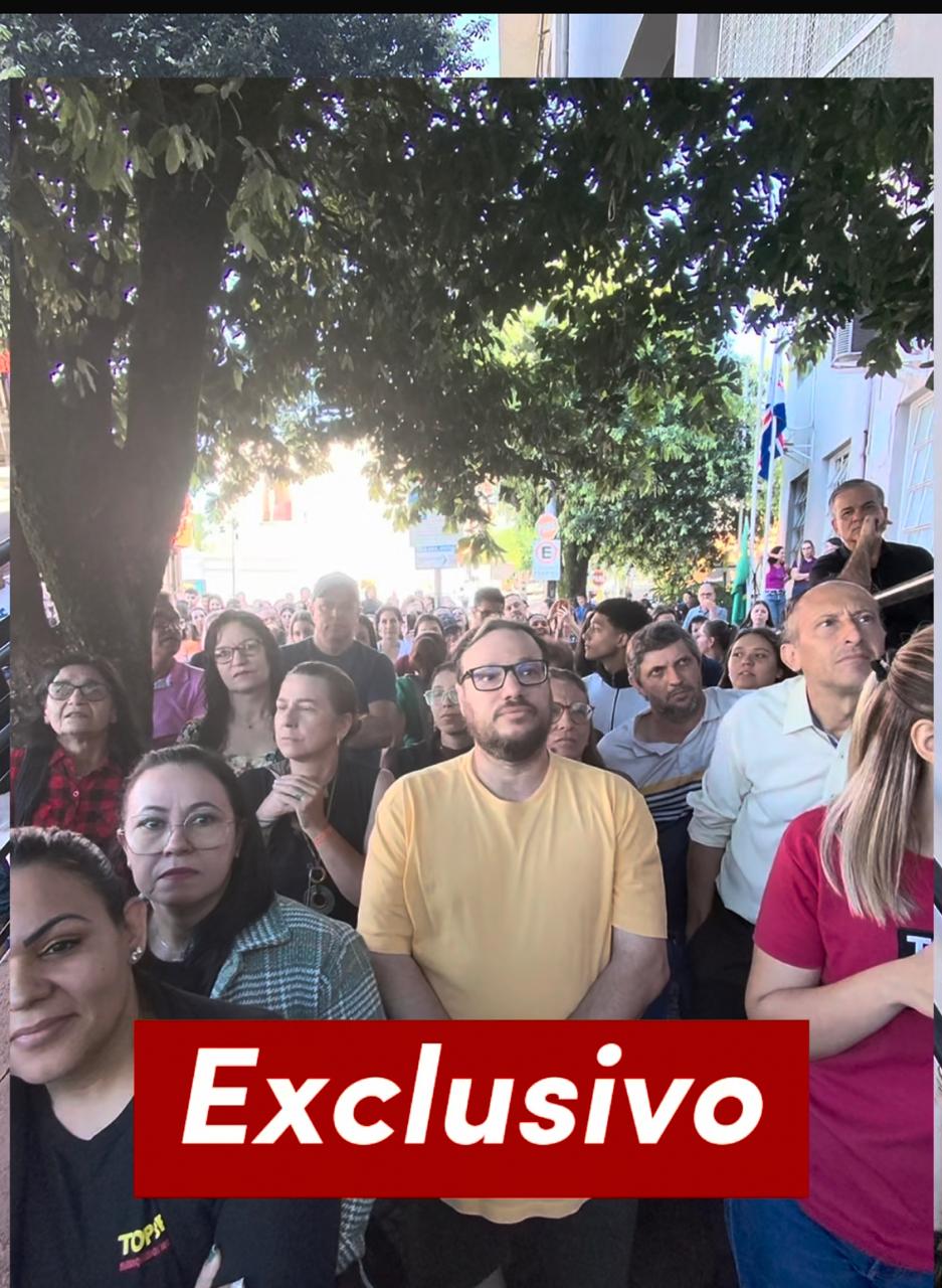 Empresários de Jales fazem ato na Praça do Jacaré contra taxa de publicidade considerada abusiva