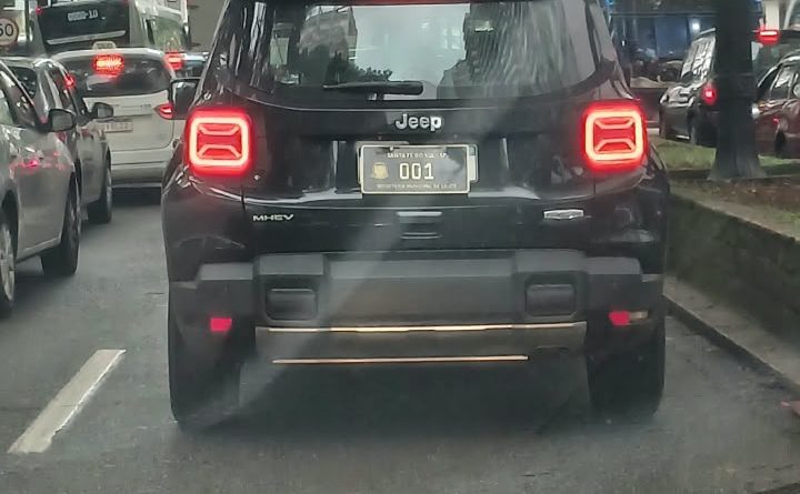 Jipe com placa oficial e suposta ligação com Secretaria de Saúde de Santa Fé do Sul é visto em São Paulo